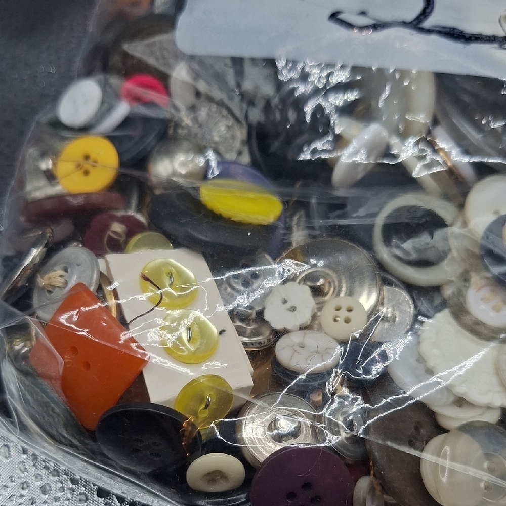 Mixed  Button Collection - Picture 3 of 7